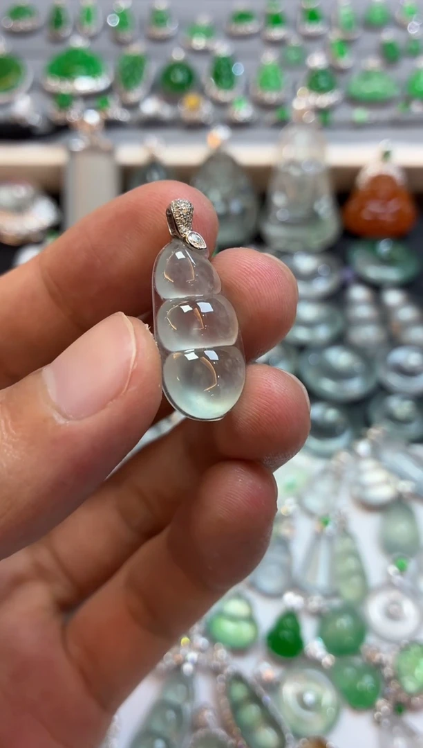 吊坠(不含链)18K金镶嵌翡翠?****?豆子
