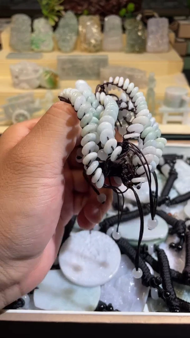 翡翠未镶嵌颈饰7/25/001多样性发其一