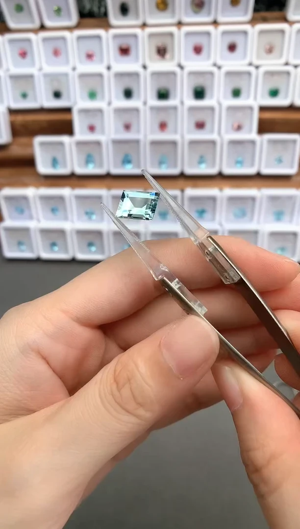 未镶嵌裸石定制海蓝宝石2.67ct 圣玛 03101