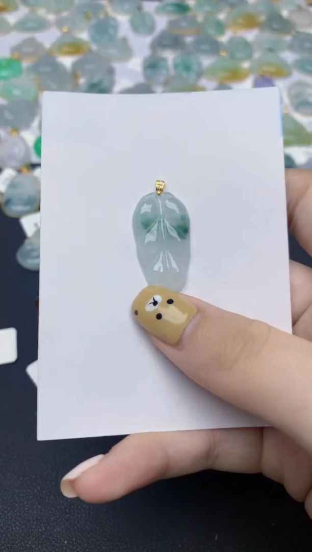 翡翠18K金镶嵌颈饰天然A货翡翠