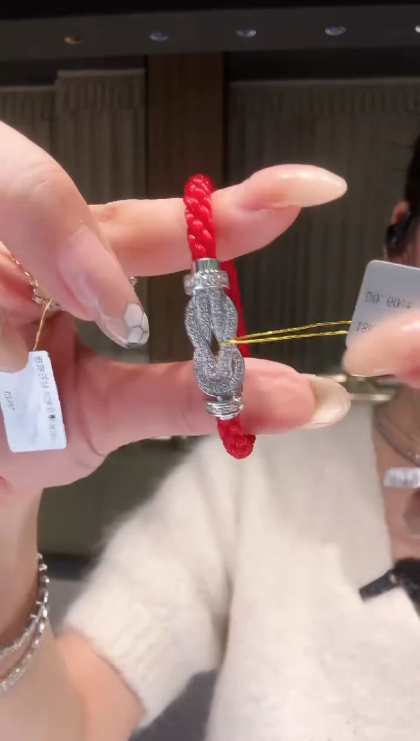 18K金镶嵌吊坠钻石AY0183-W