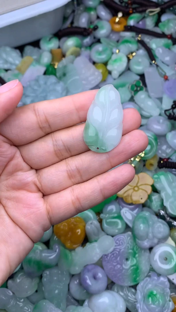 翡翠未镶嵌颈饰天然缅甸翡翠吊坠