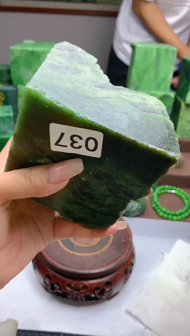 和田玉（碧玉）未镶嵌珠宝半成品1