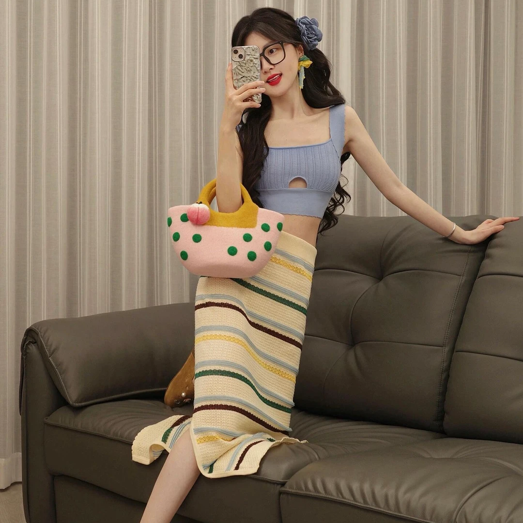 夏日多巴胺小个子甜辣短款彩虹条纹吊带背心搭配半身裙通勤显瘦