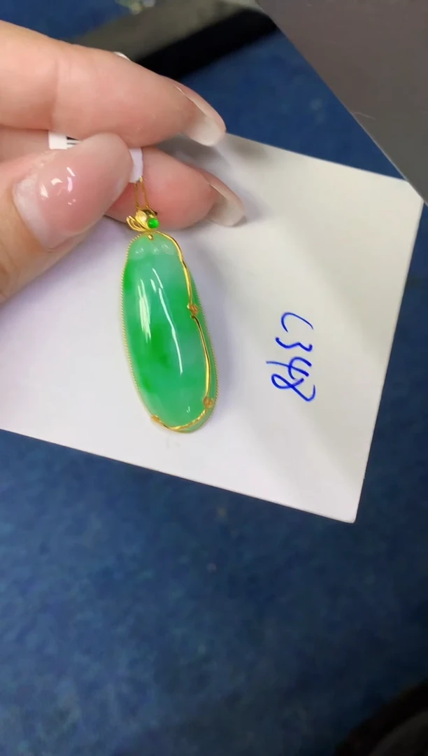 翡翠18K金镶嵌颈饰缅甸天然翡翠A货
