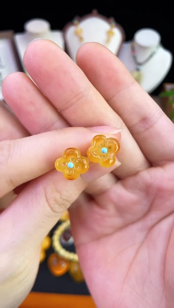 琥珀未镶嵌珠宝奇石多样性发其一