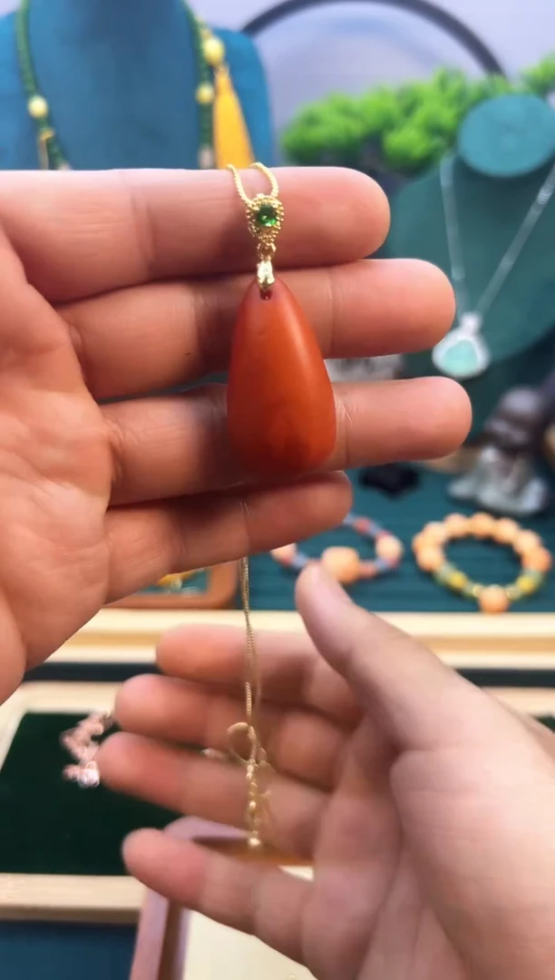 14K金镶嵌颈饰蜜蜡          D100