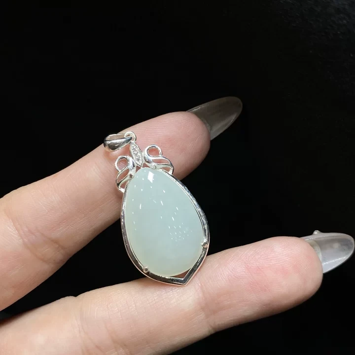 和田玉吊坠和田玉吊坠