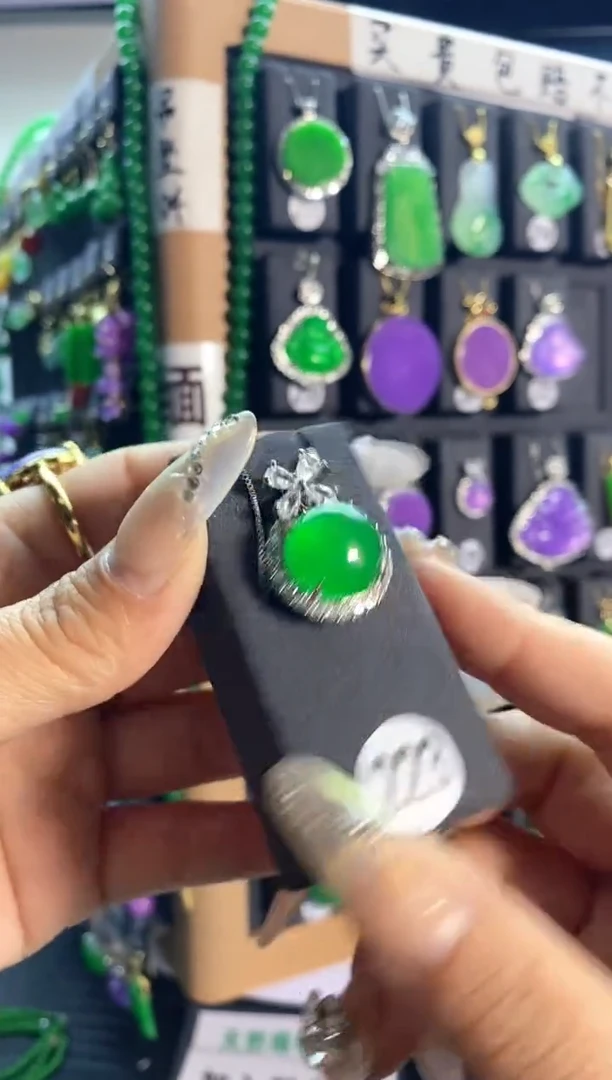 【闪购商品】翡翠耳饰银S925镶嵌223...