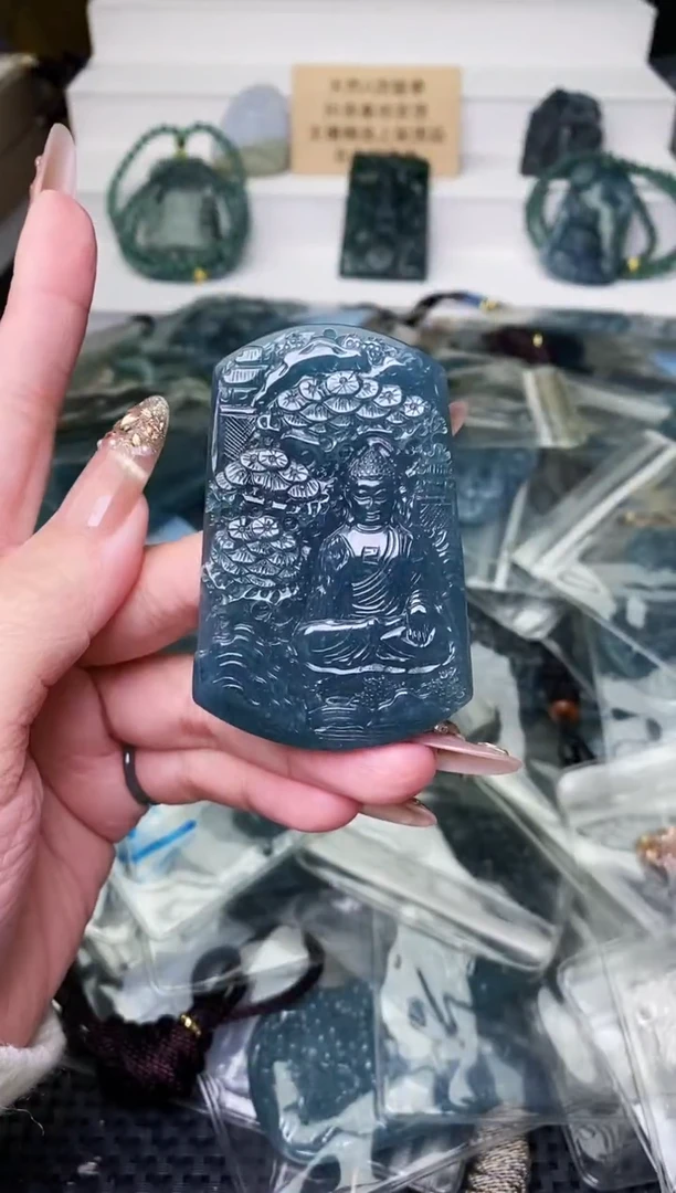 颈饰未镶嵌翡翠