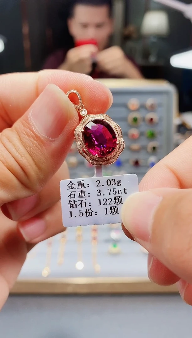 18K金镶嵌颈饰碧玺3.75.