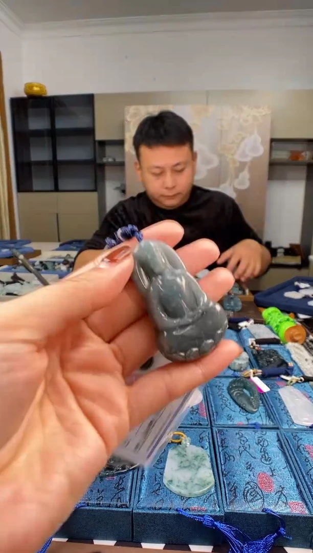 颈饰未镶嵌翡翠 多样性发其一