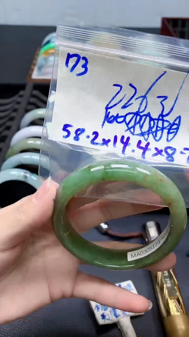 未镶嵌定制翡翠173毛货需精细抛光手镯拍一发一