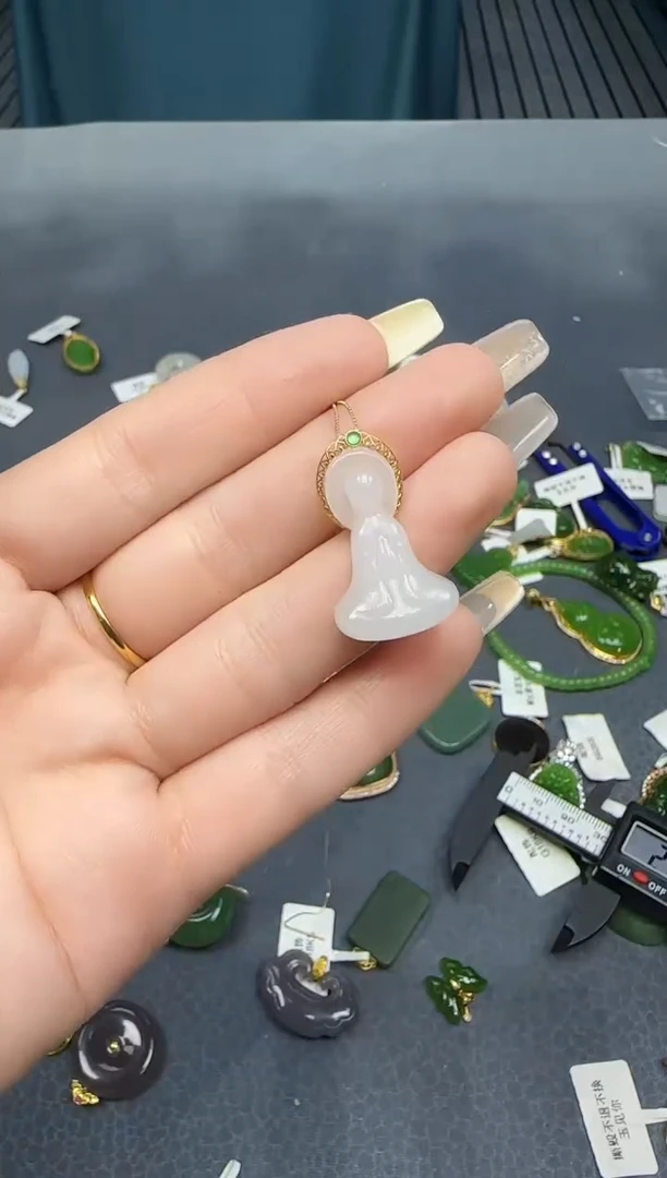 【闪购商品】和田玉挂件18K金镶嵌1