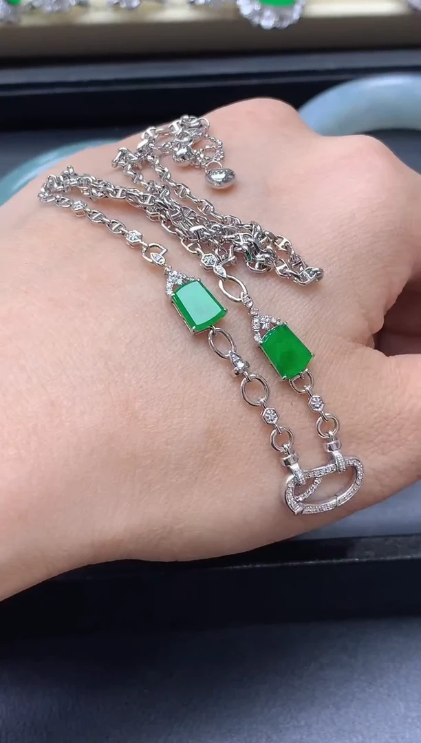 颈饰18K金镶嵌翡翠641-中国好珍宝