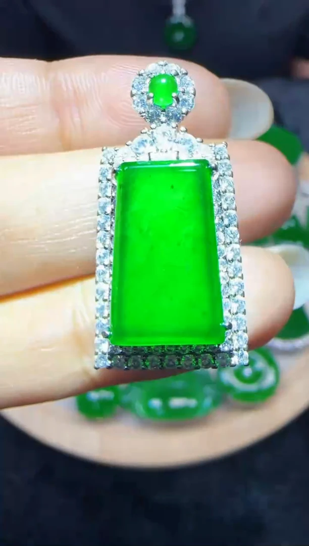 未镶嵌定制翡翠翡翠吊坠23