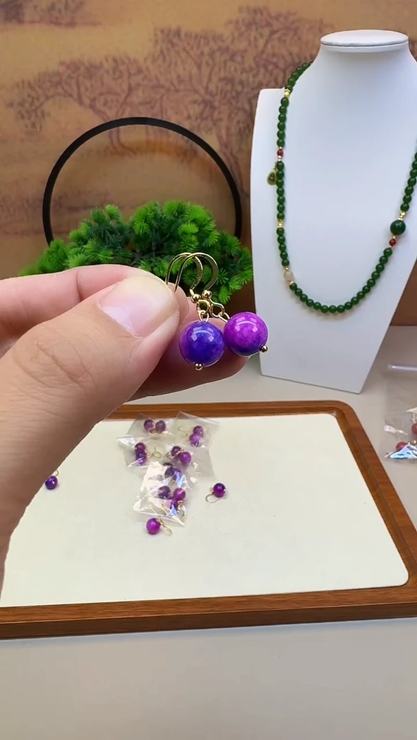 14K金镶嵌苏纪石（舒俱来）耳钉E04