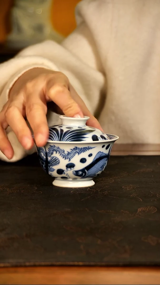 唐语青花鱼藻盖碗