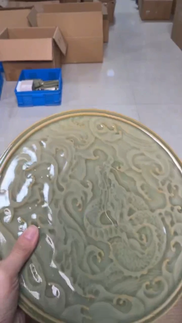 陶瓷橄榄绿龙纹干泡台 微瑕（一个）
