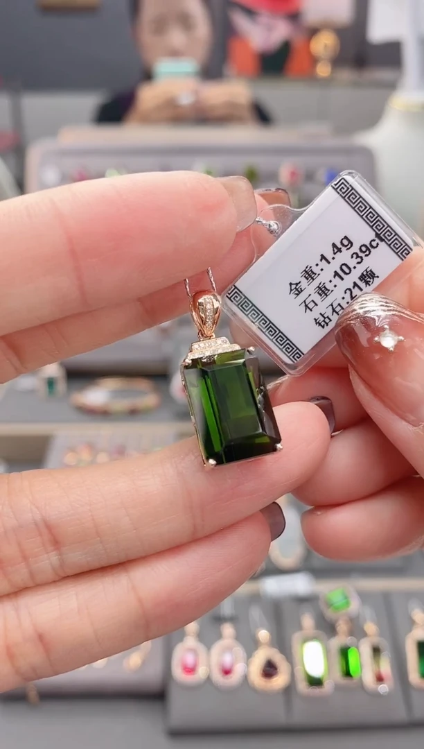 颈饰18K金镶嵌碧玺10.39