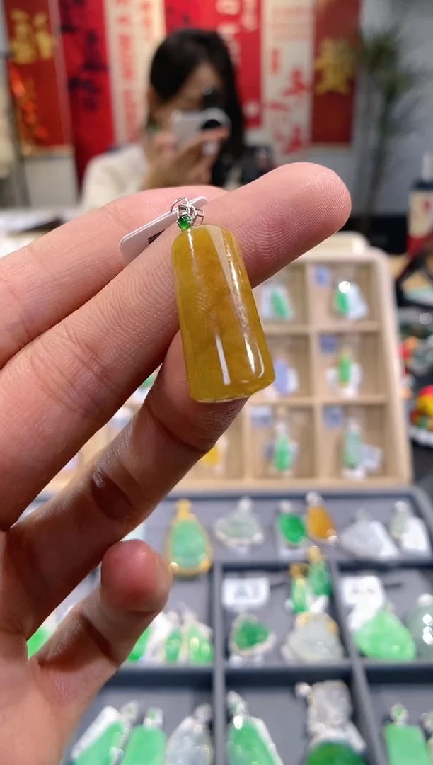 【闪购商品】翡翠吊坠(不含链)18K金镶嵌无事柱