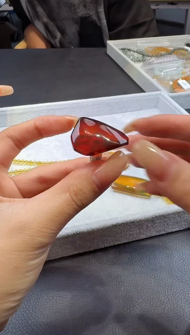 琥珀颈饰未镶嵌行****c0066342