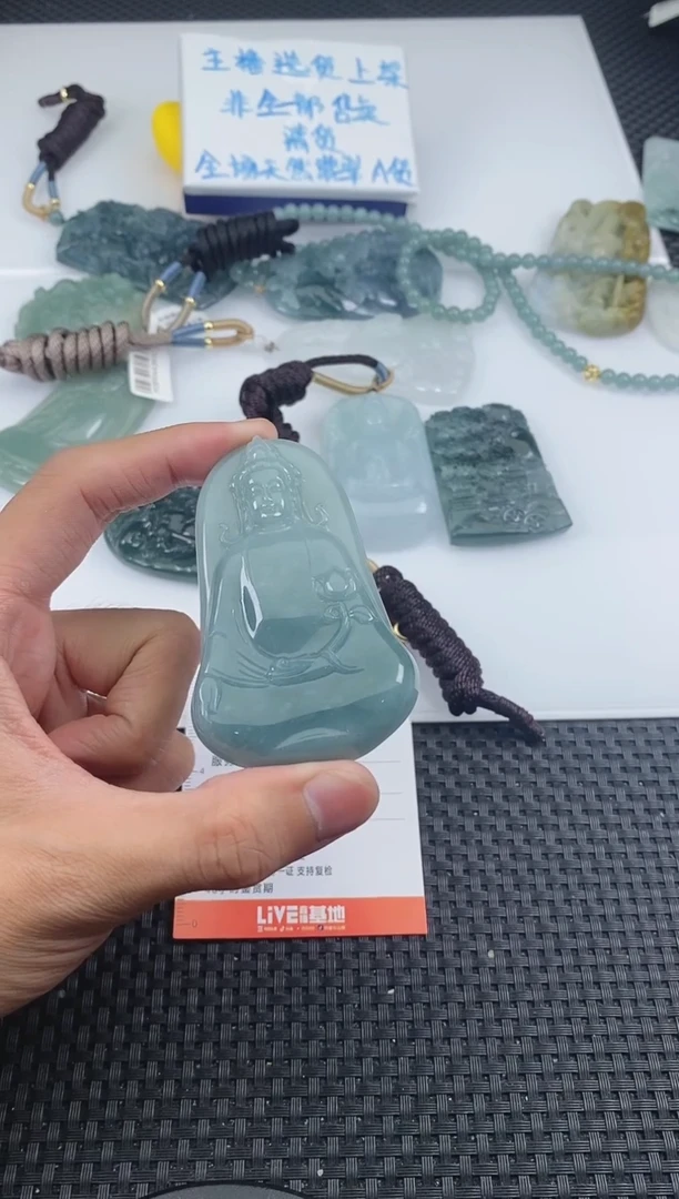 翡翠未镶嵌颈饰