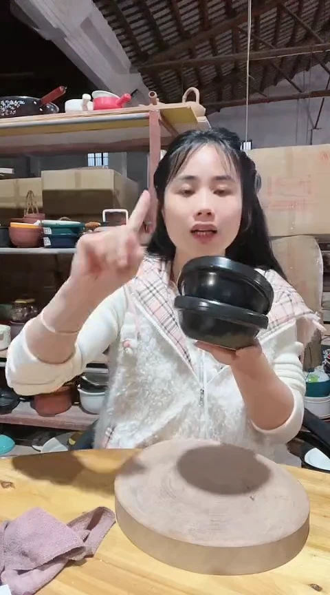 陶明显瑕疵黑色砂锅碗2个