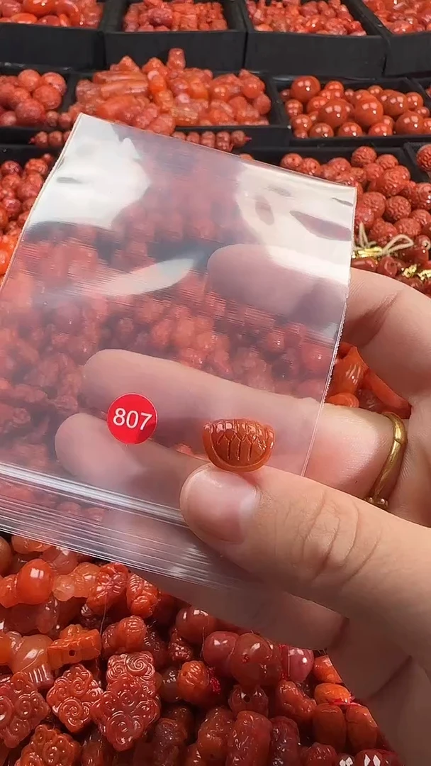 颈饰未镶嵌南红玛瑙1