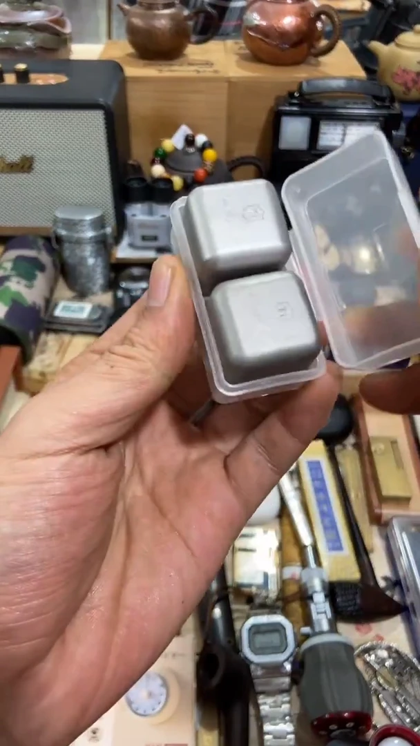 瓷片闪购商品  如图所示