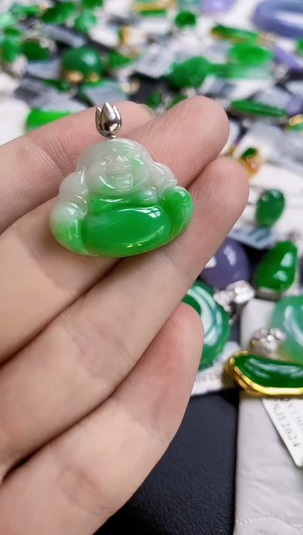 翡翠18K金镶嵌颈饰分