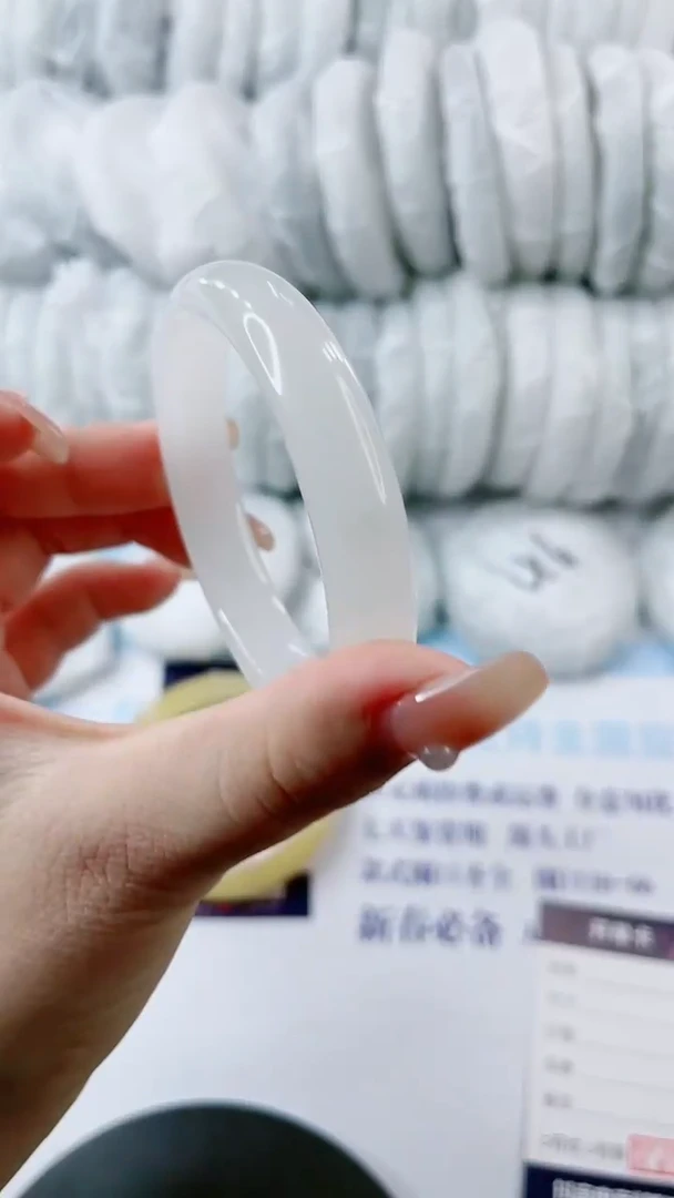 【闪购商品】石英质玉手镯未镶嵌0061975879-多样性发货