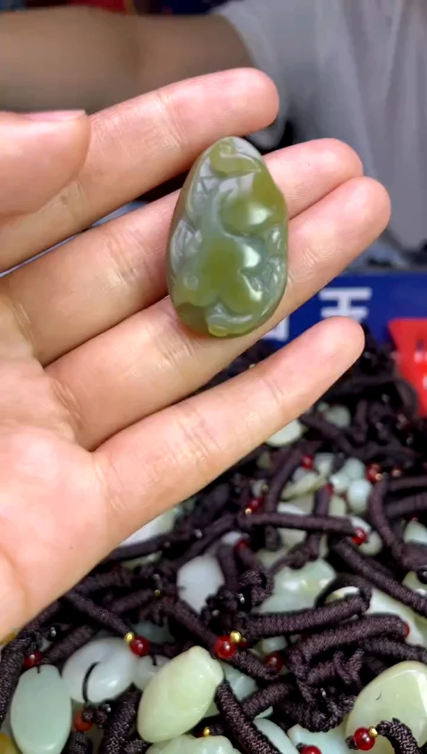 未镶嵌和田玉摆件1