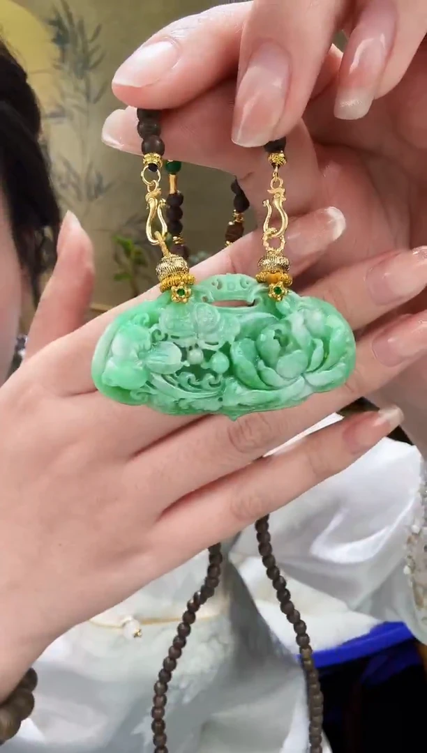 颈饰未镶嵌翡翠吊坠