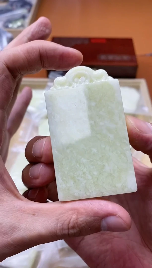 【闪购商品】透闪石-蛇纹石玉其它未镶嵌多样性发货一个