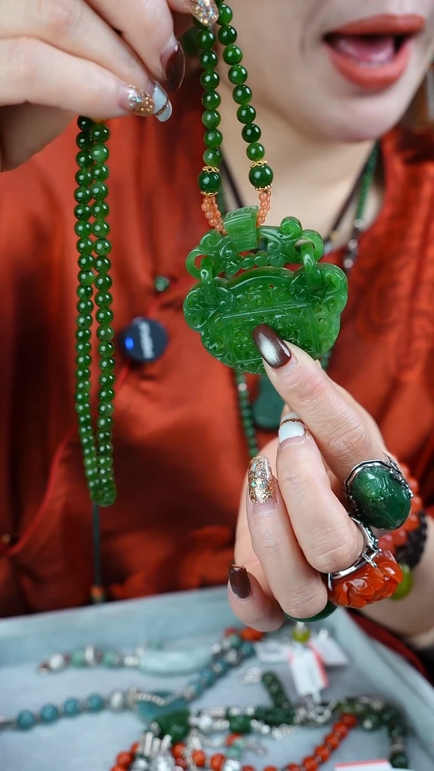 颈饰未镶嵌和田玉（碧玉）元****创1