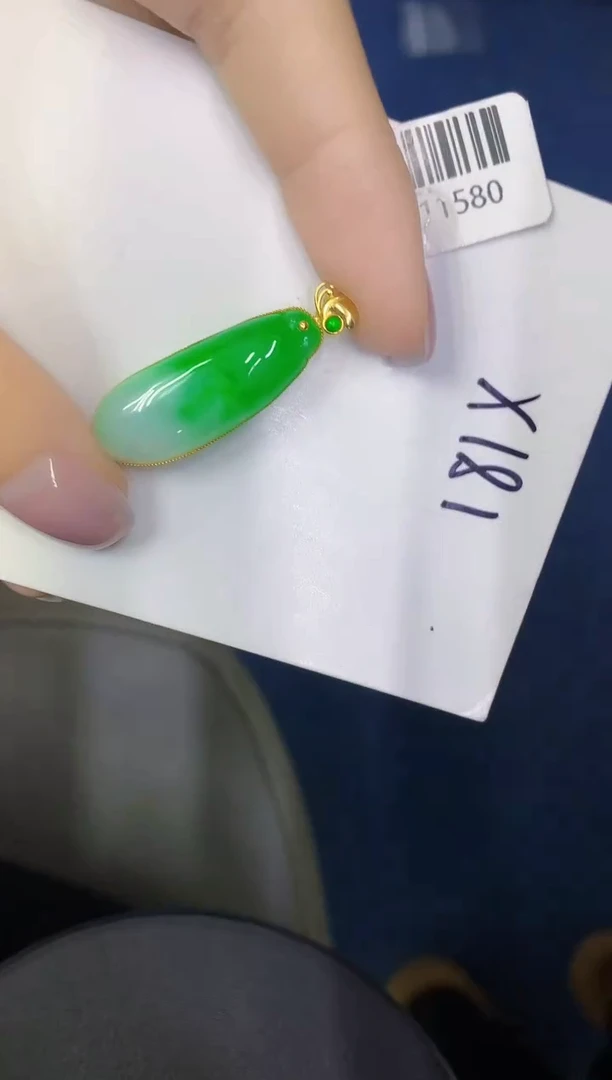 颈饰18K金镶嵌翡翠缅甸天然翡翠A货