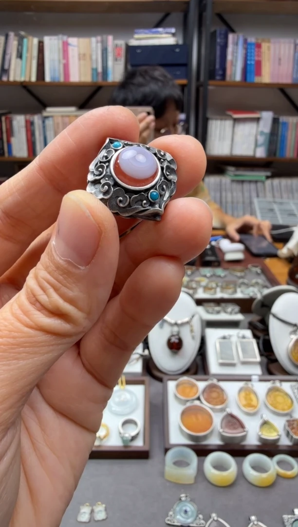 颈饰未镶嵌南红玛瑙背云