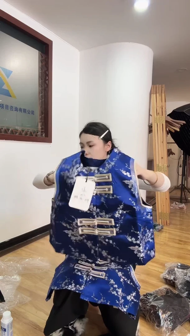 马甲       L码        110-120斤