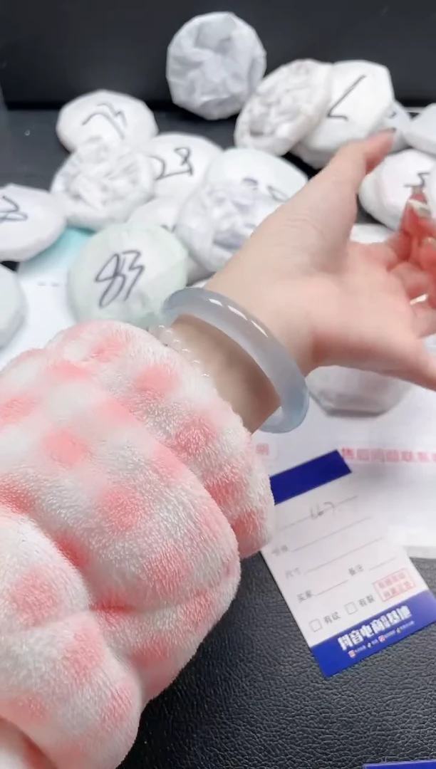 【闪购商品】石英质玉手镯未镶嵌22J167-57