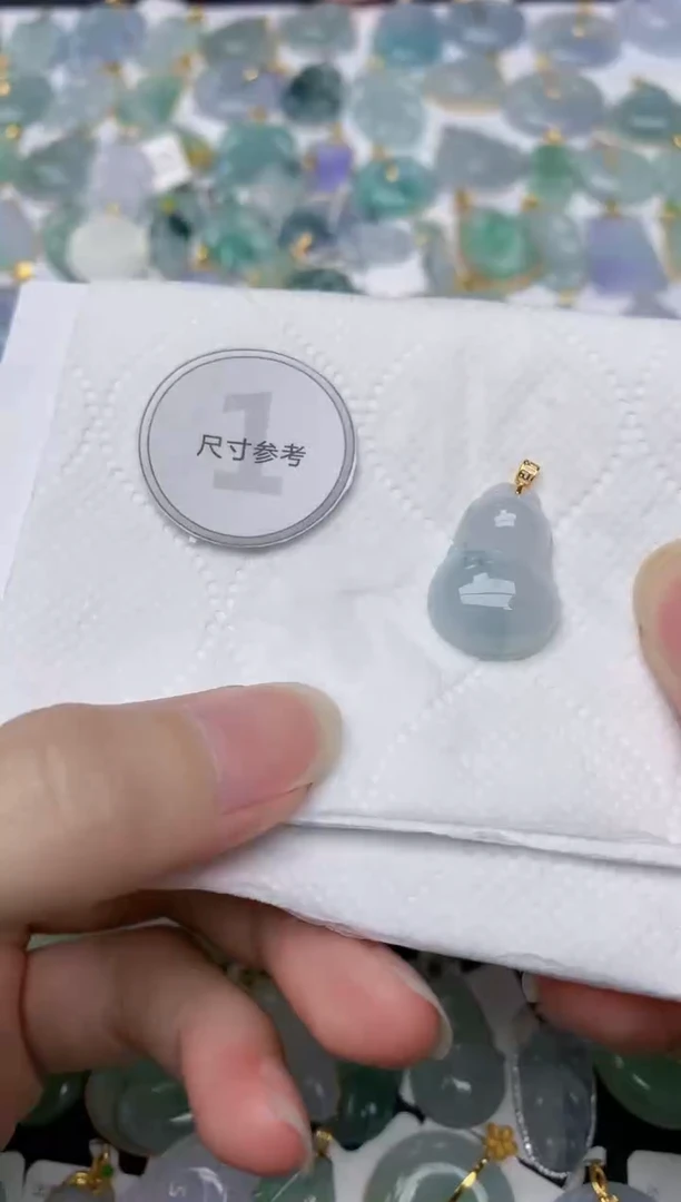 翡翠18K金镶嵌颈饰天然A货翡翠