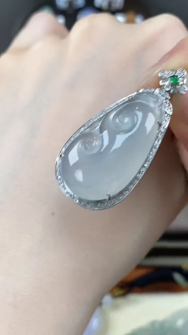 【闪购商品】翡翠吊坠(不含链)18K金镶嵌翡翠包镶如意