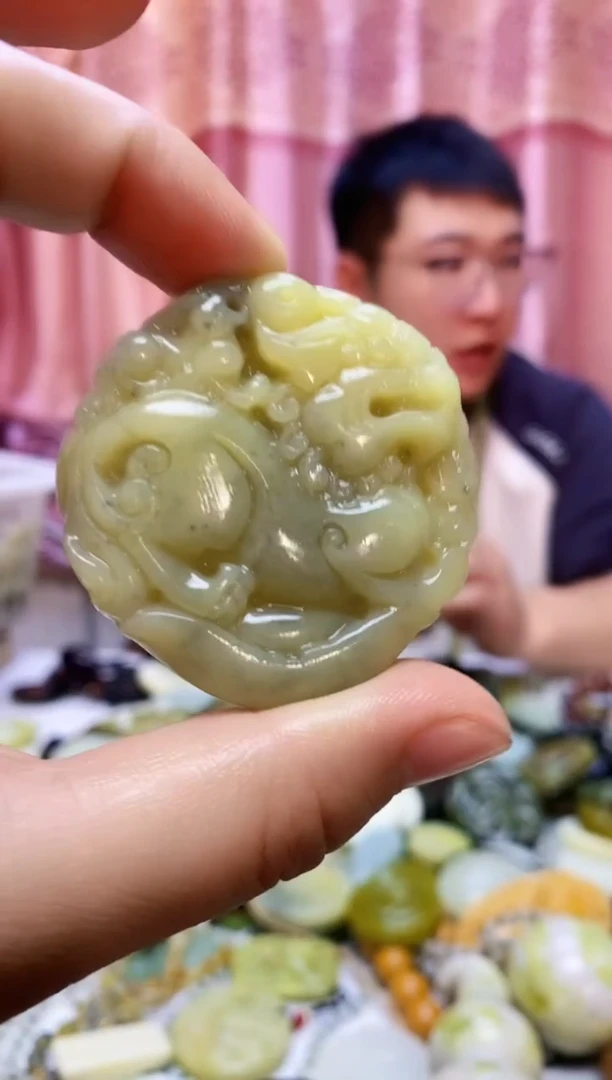 未镶嵌蛇纹石玉挂件