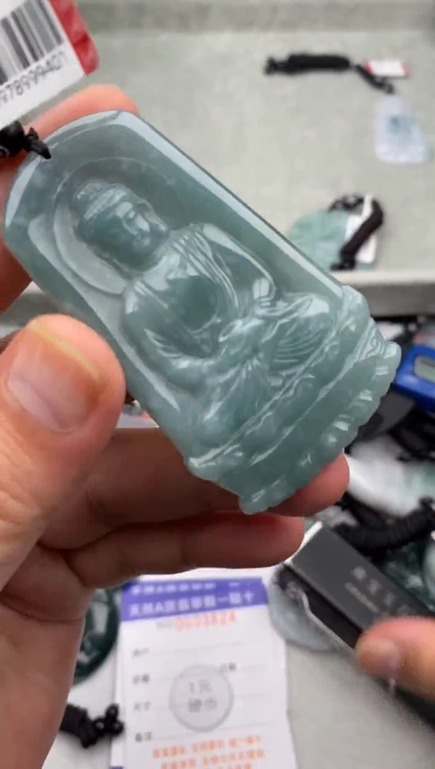 翡翠未镶嵌颈饰多样性发其一