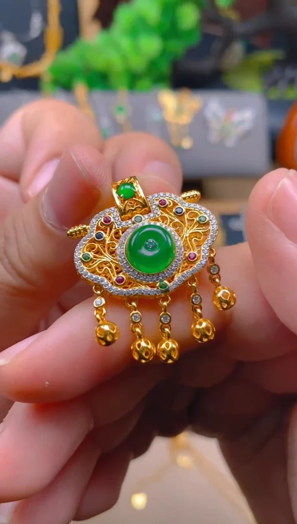 吊坠(不含链)银S925镶嵌翡翠如意锁