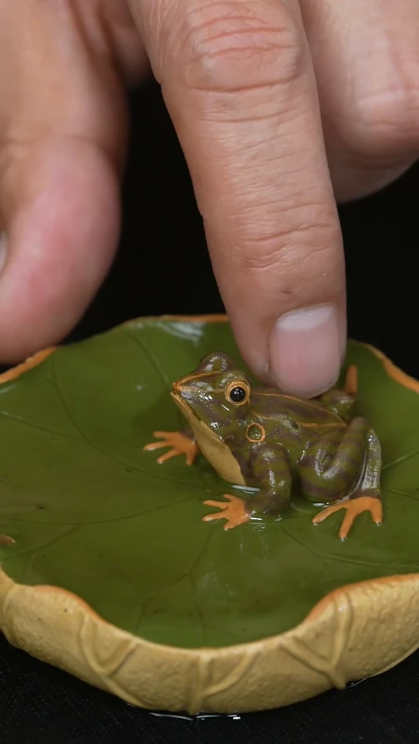 【闪购商品】紫砂茶壶茶宠 喷水青蛙 014