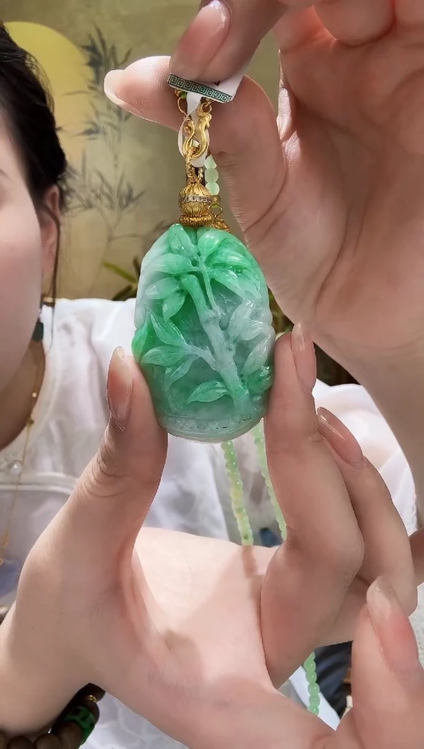 颈饰未镶嵌翡翠吊坠