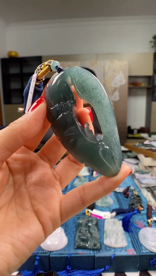 颈饰未镶嵌翡翠 多样性发其一
