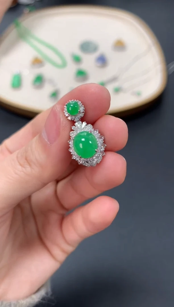 【闪购商品】翡翠吊坠(不含链)18K金镶嵌9900