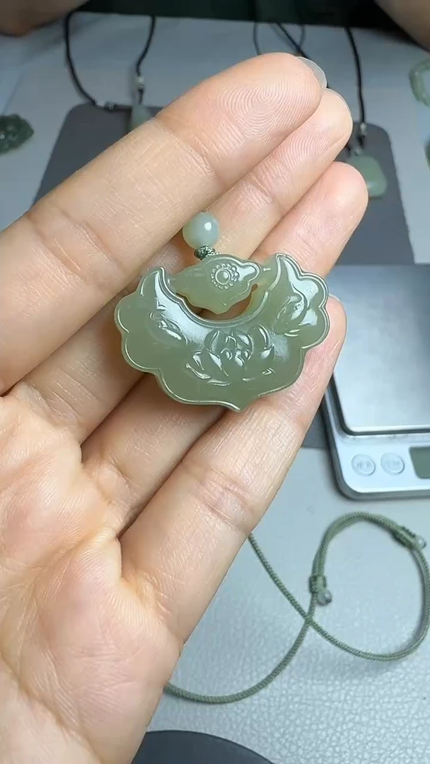 和田玉未镶嵌颈饰1